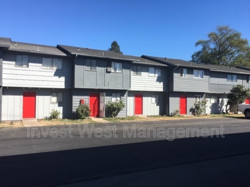 1960 33 Avenue – photo 2