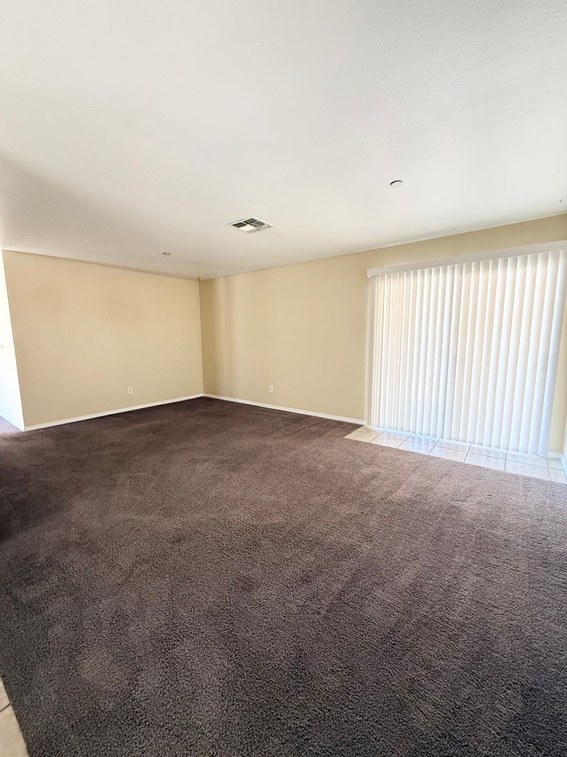 Move in special! 3 bedroom corner home close to Boy and Girls Club! – photo 4