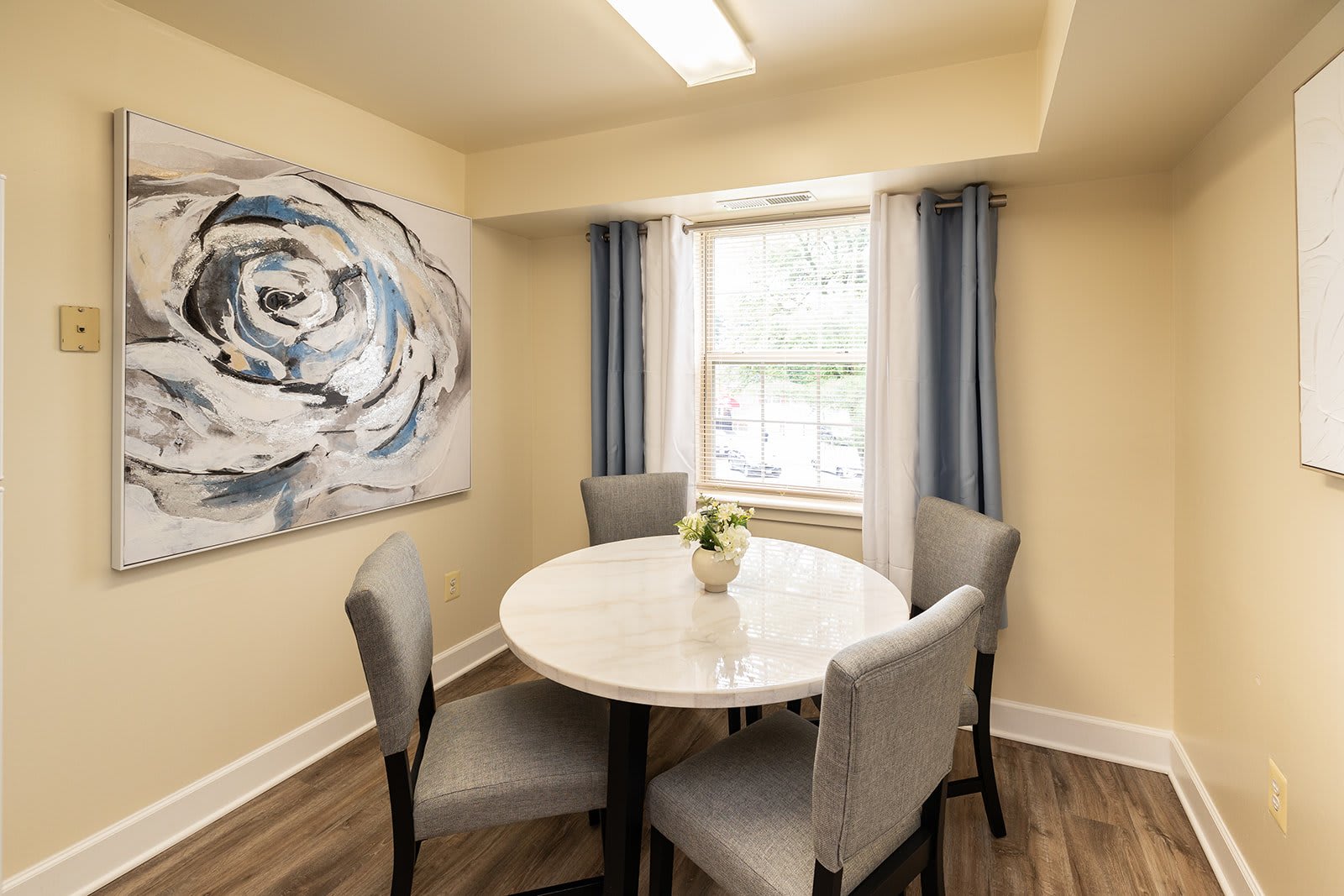 Woodridge Apartments – photo 4