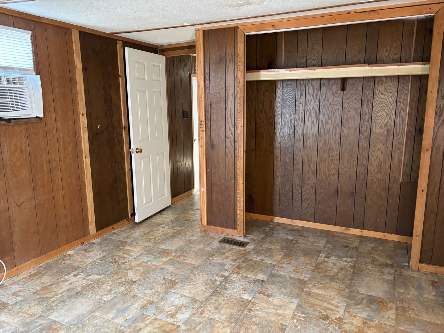 2 bedroom mobile home located in the rolling hills of Moore County. – photo 4