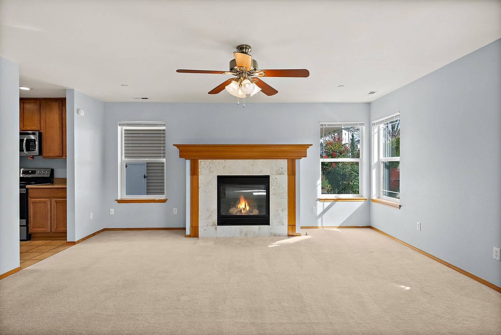Spacious 4-Bed Home in DuPont – photo 5