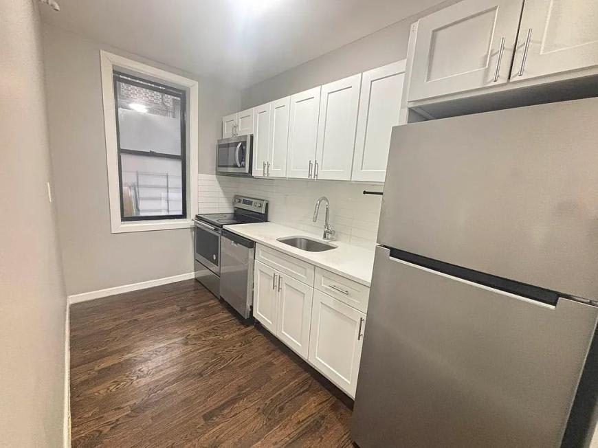 114 West 190th Street – photo 1