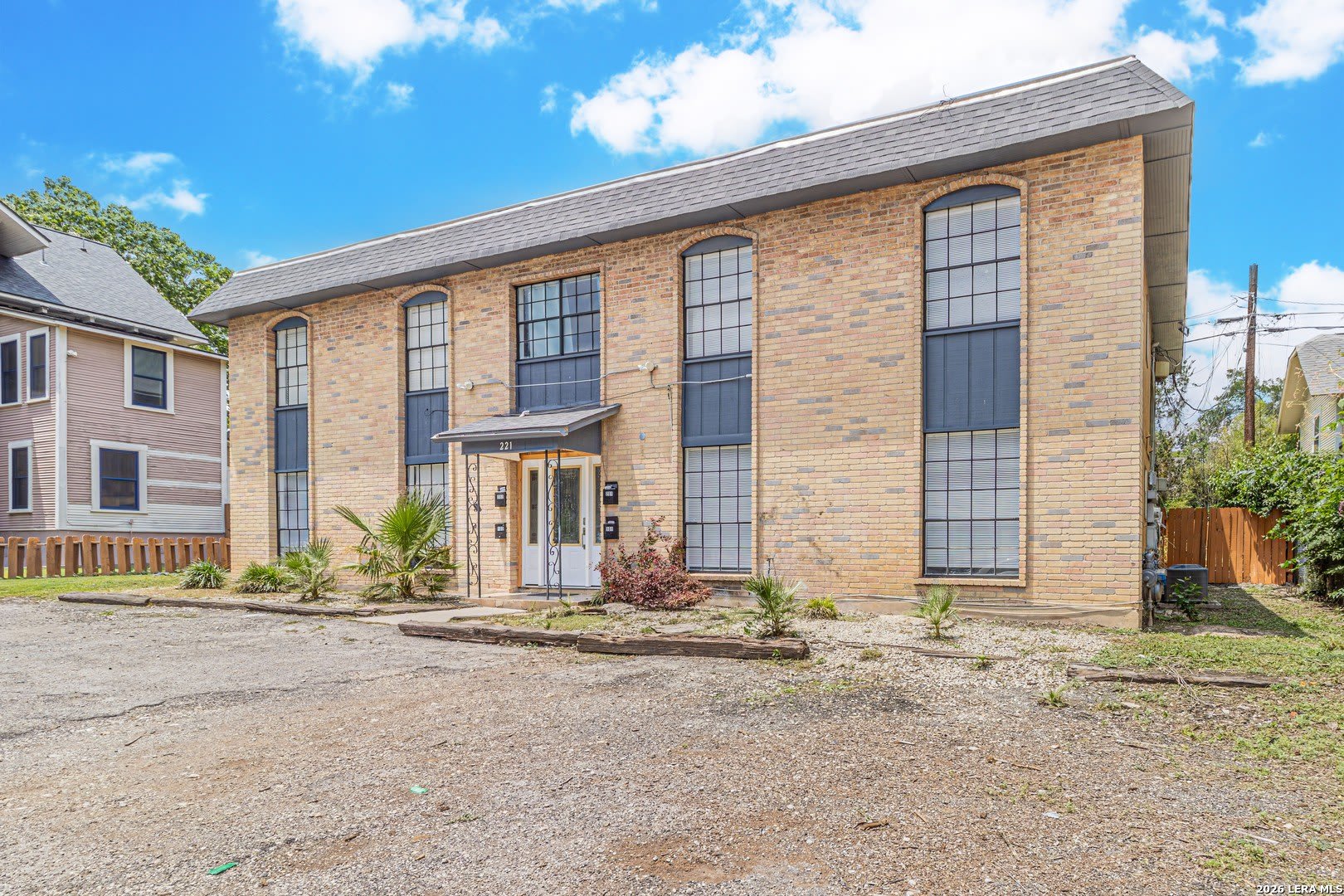221 E Craig Pl – photo 2
