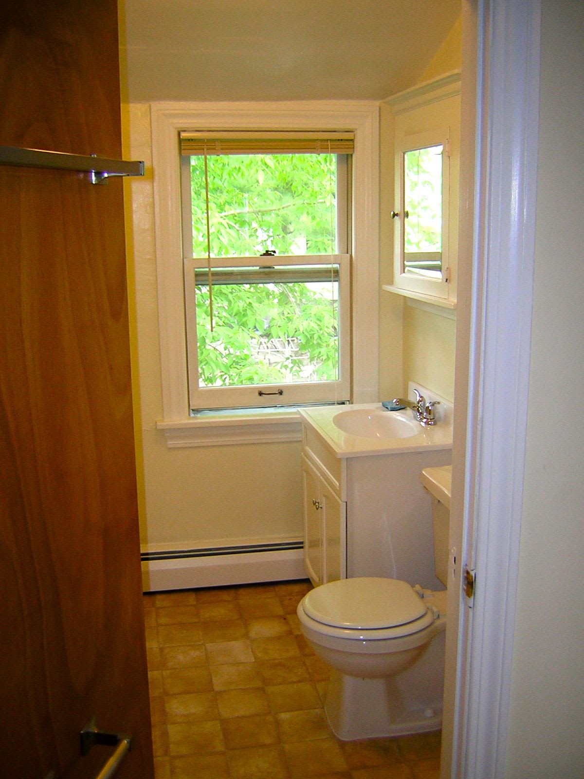 527 Hall Ave – photo 4