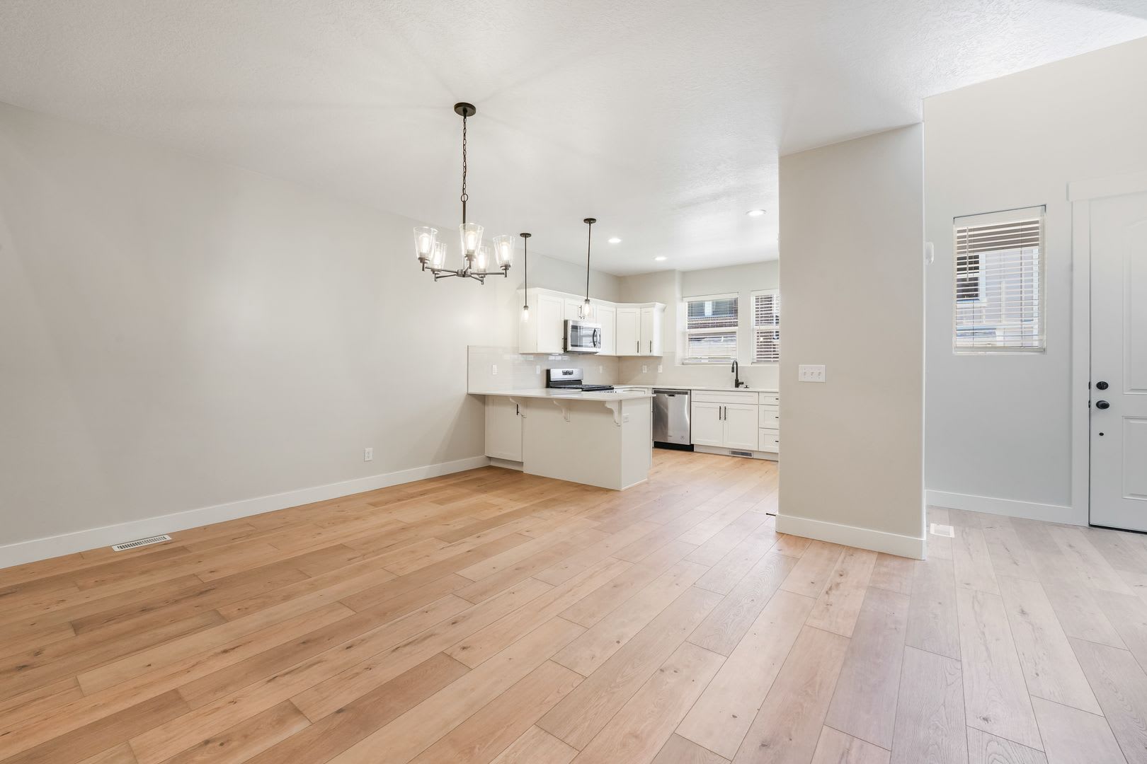 Bright Spacious Lehi Townhome Pet Friendly – photo 5