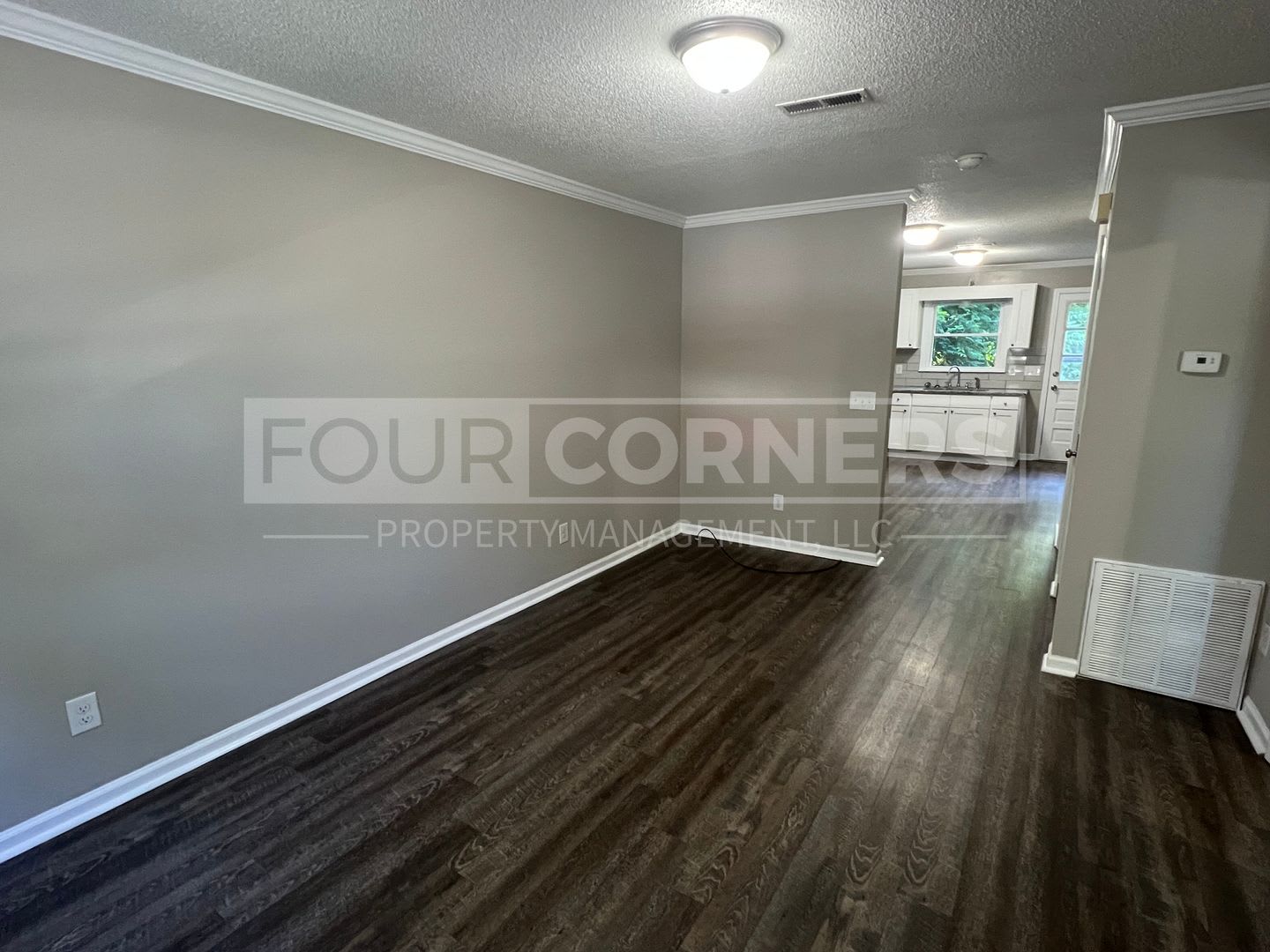 Lovely 2 Bedroom 1 Bath Apartment – photo 2