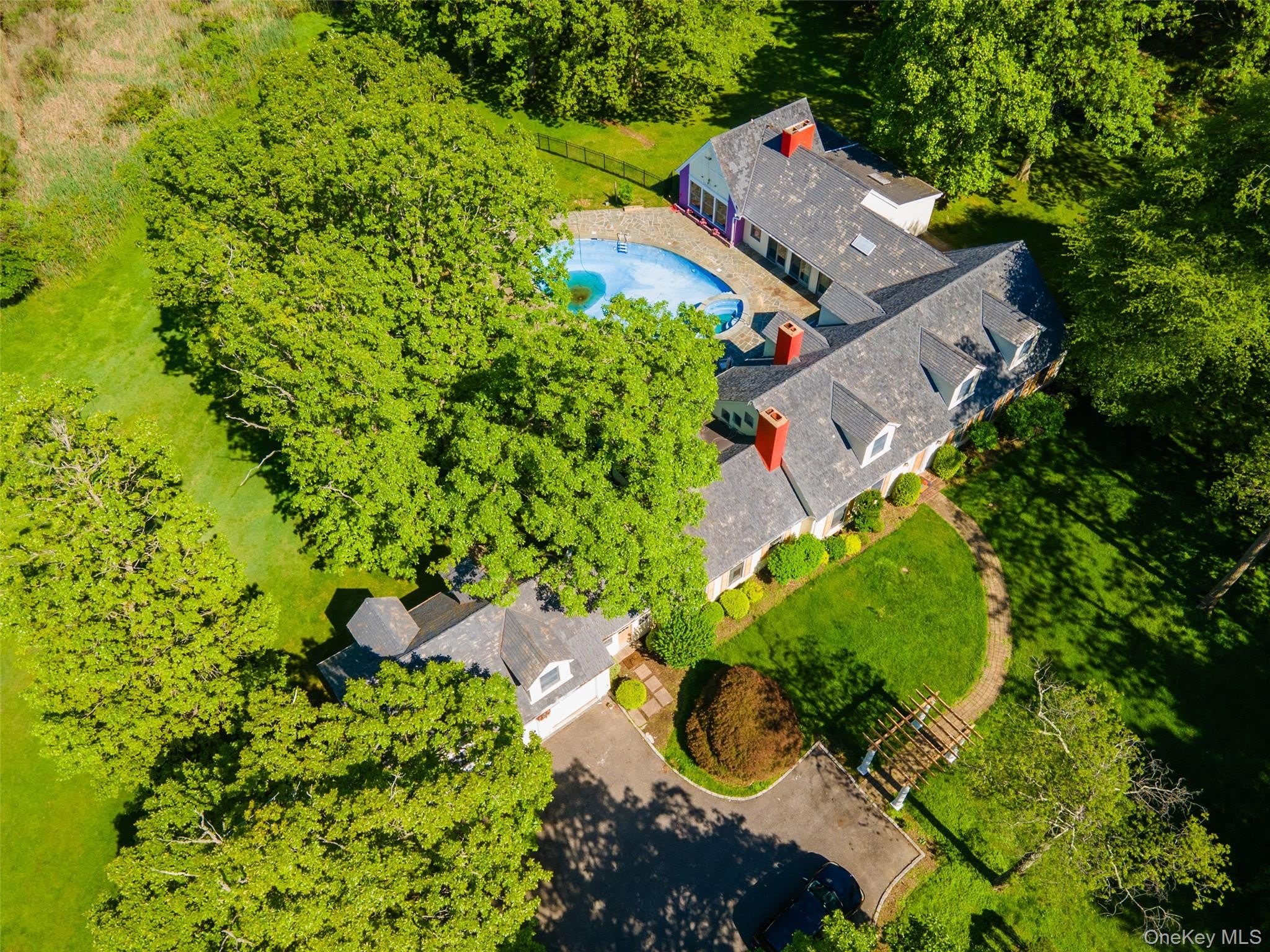235 Centre Island Road – photo 2
