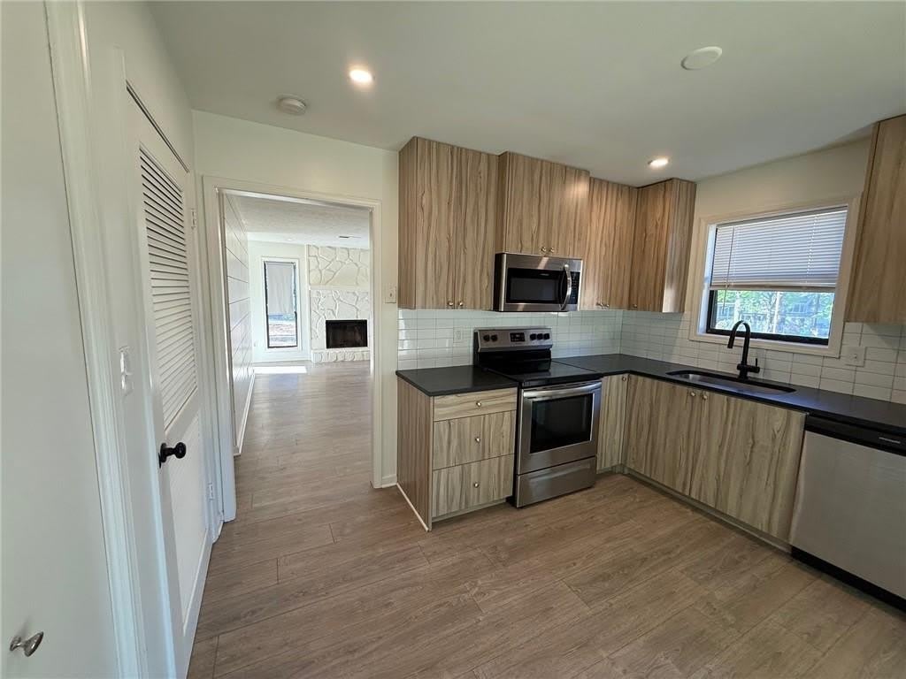 1601 Walker Street SE – photo 4