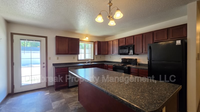 317 16th Street South – photo 4