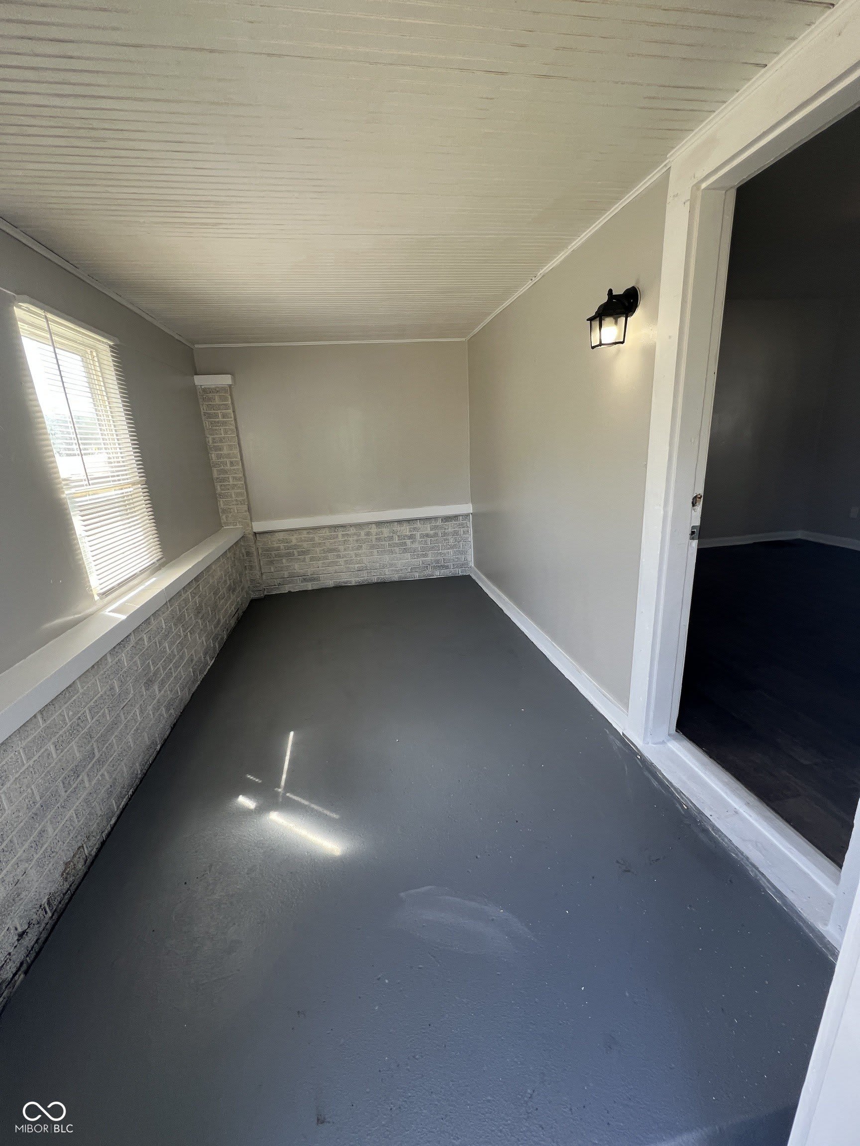 320 N Sherman Drive – photo 2
