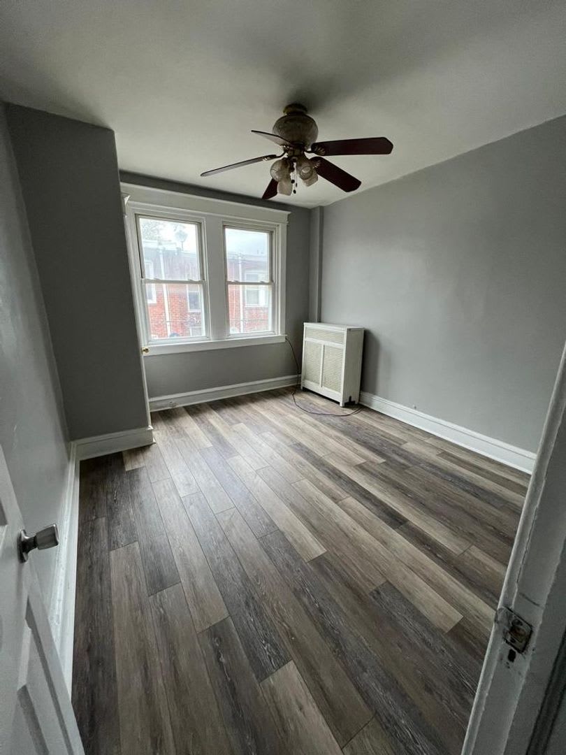 Remodeled Front Porch Home Frankford – photo 2