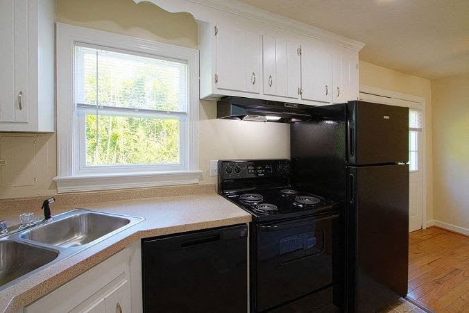 13441 Warwick Boulevard – photo 2