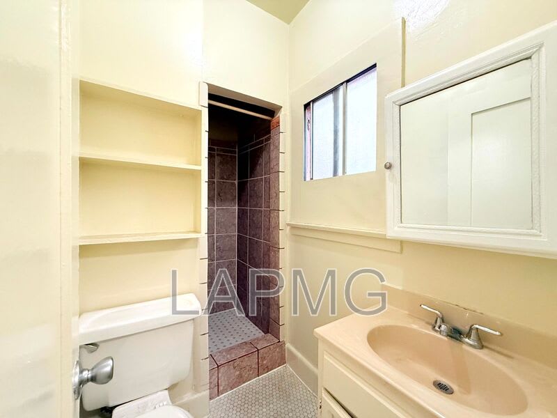 1614 N. Kenmore Avenue – photo 5