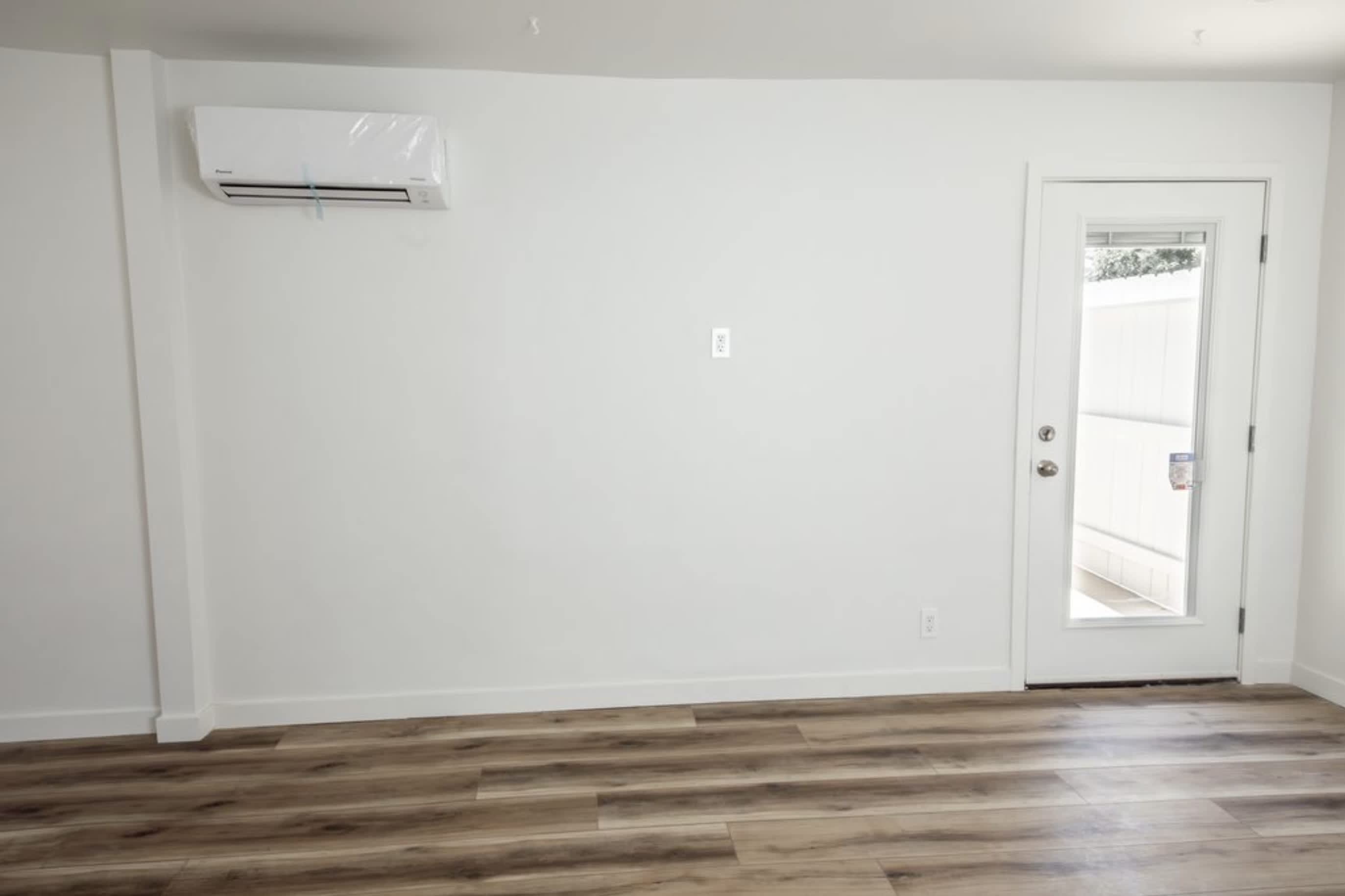 439 South Evergreen Avenue – photo 3