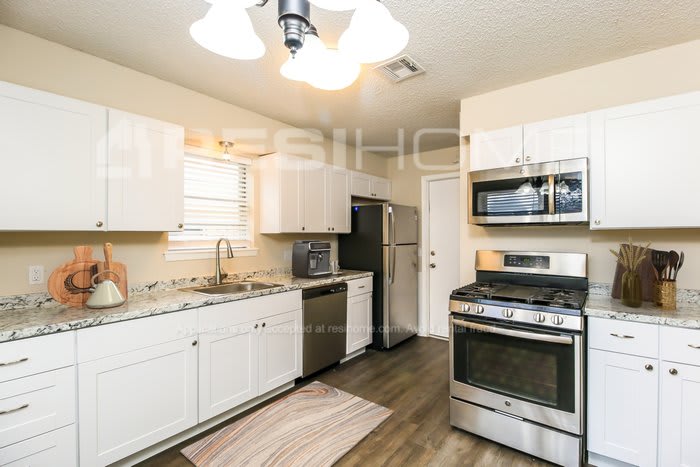 613 Howard Court – photo 2