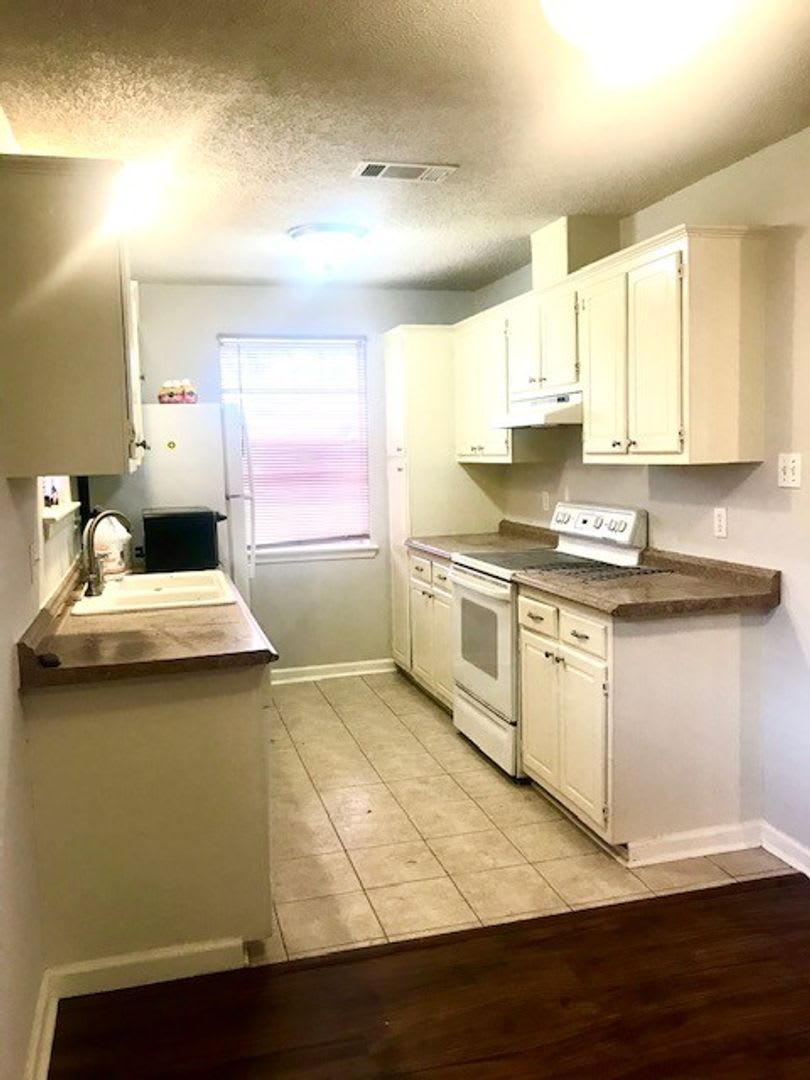 3BR/2BA HOUSE in Avalon Subdivision off of Millerville – photo 1