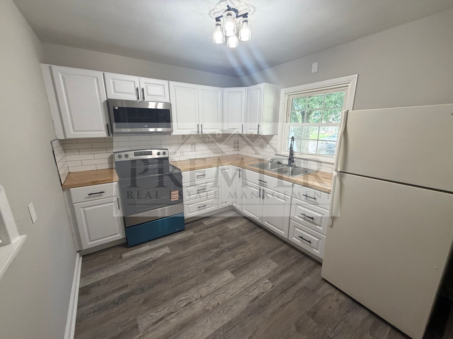 1316 N Main St Unit A Independence Mo 64050 Ranch Style Duplex 2 Beds 1 Bath Rent 1099 Deposit 1099 – photo 4