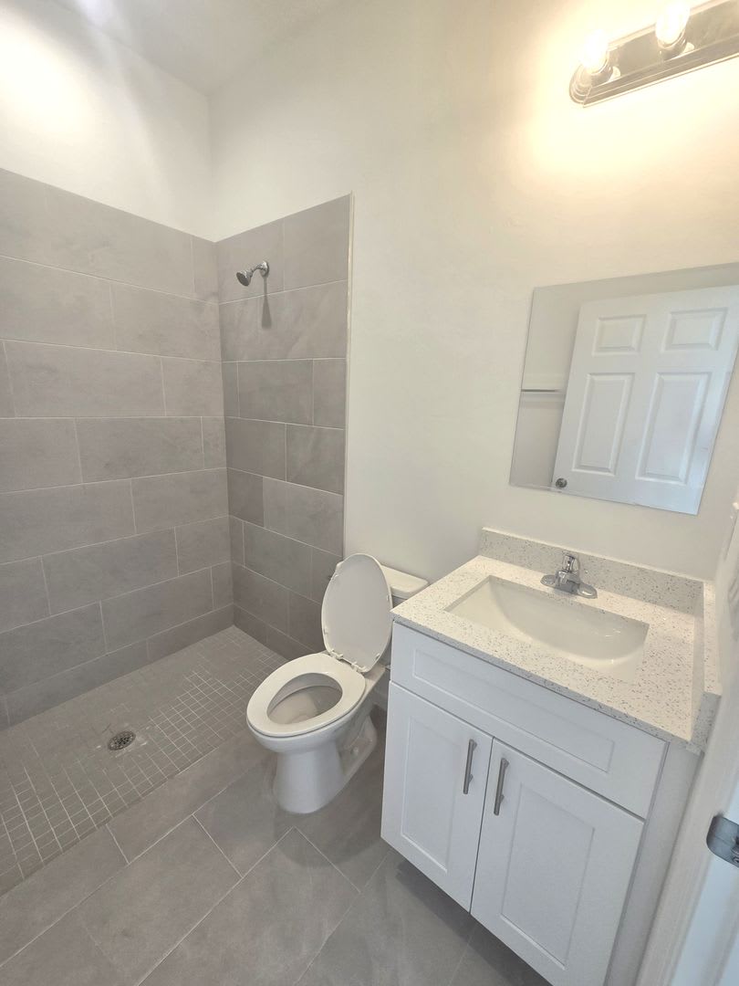 BRAND NEW 2 Bed- 2 Bath Pet-Friendly Retreat in Desirable Lake Placid! – photo 3