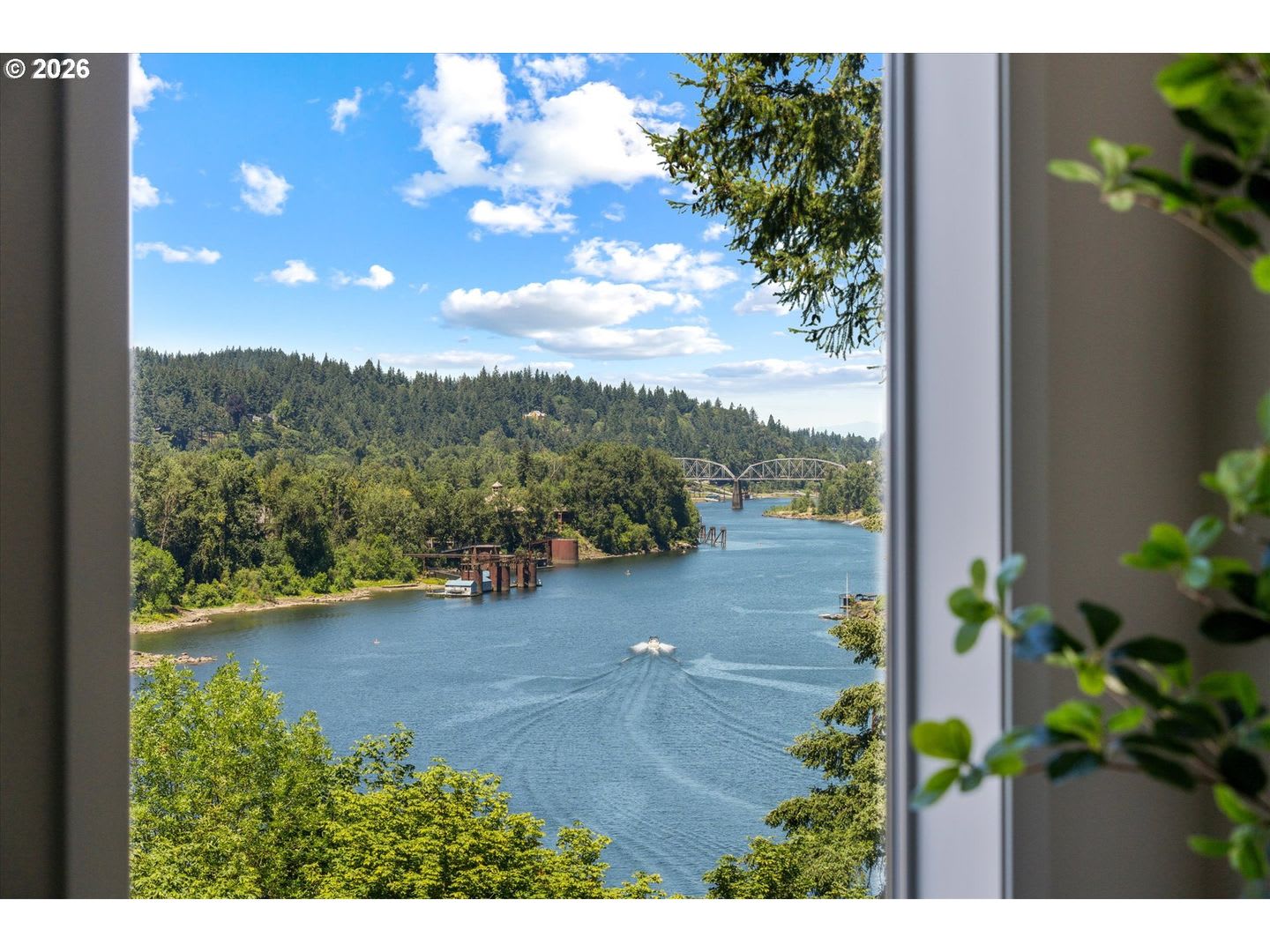 Luxury Lake Oswego 3-Bedroom Riverfront Condo with Panoramic River Views, Pools & Fitness Center – photo 3