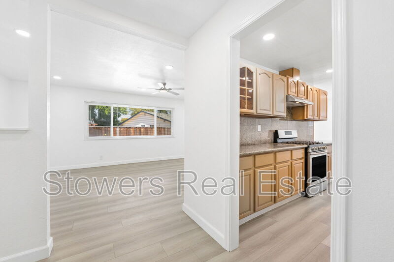 7608 Canterbury Ln – photo 3
