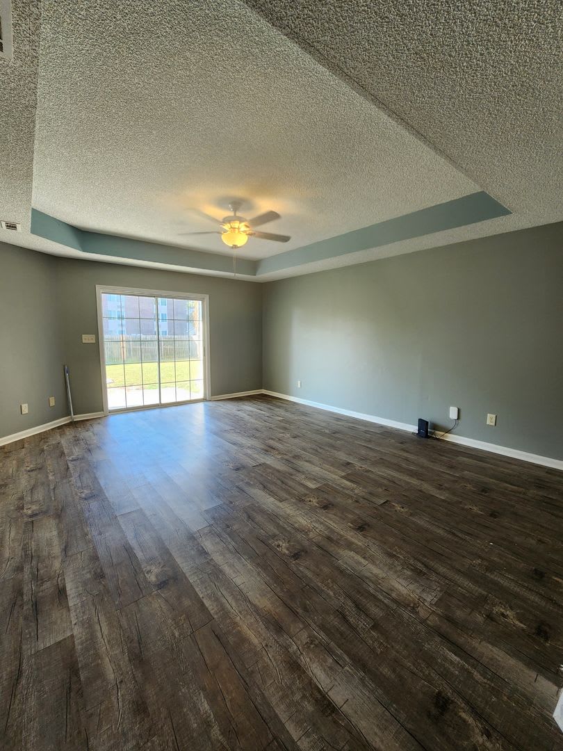 Bright & Inviting 3-Bedroom Home with Open Layout and Fenced Backyard – photo 5