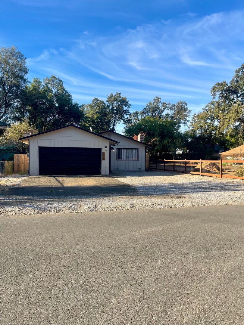 3 BED 2 BATH HOUSE IS SHASTA LAKE – photo 1