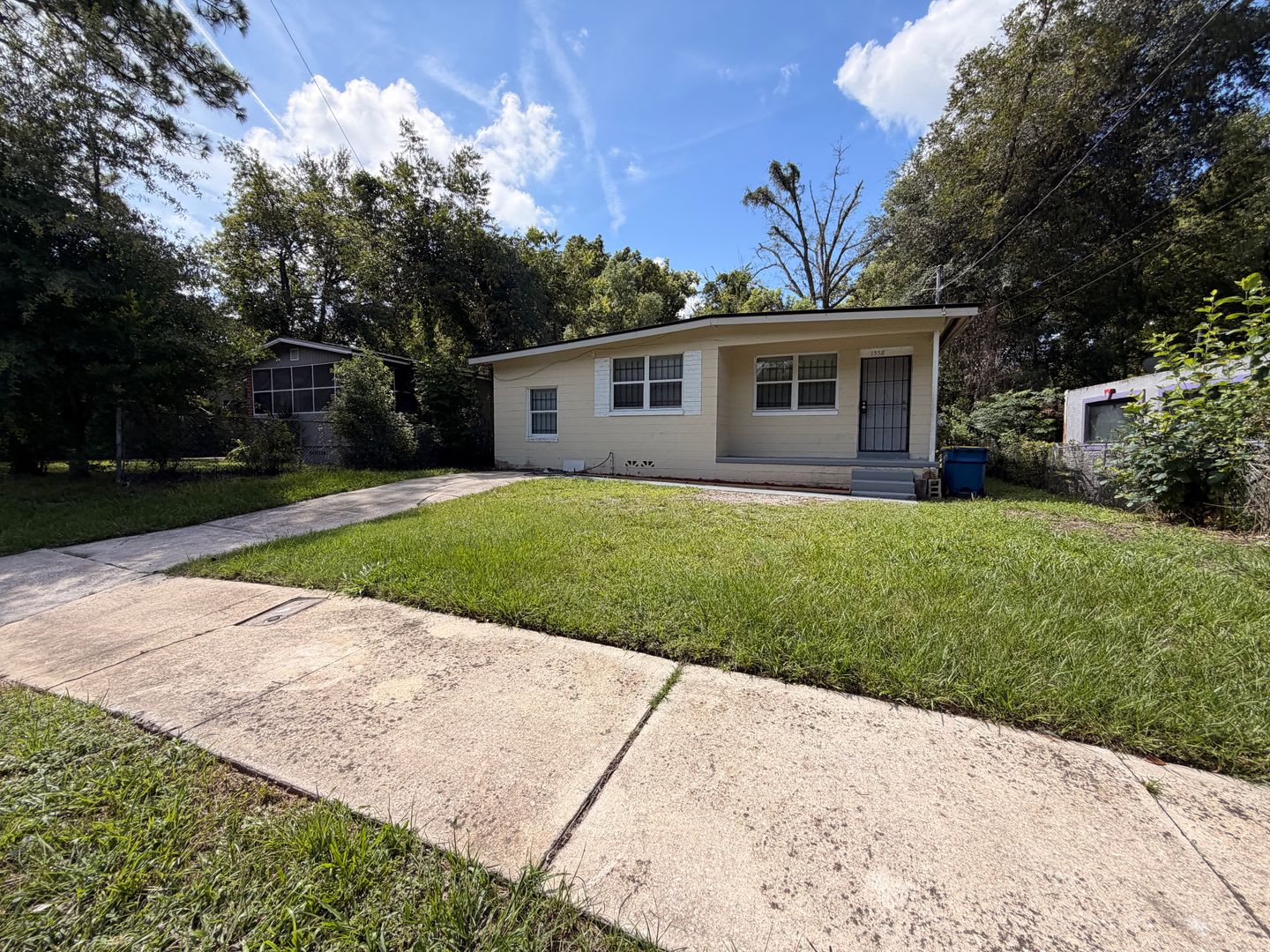 Spacious Updated 3 1 With Bonus Room And Large Utility Room – photo 1