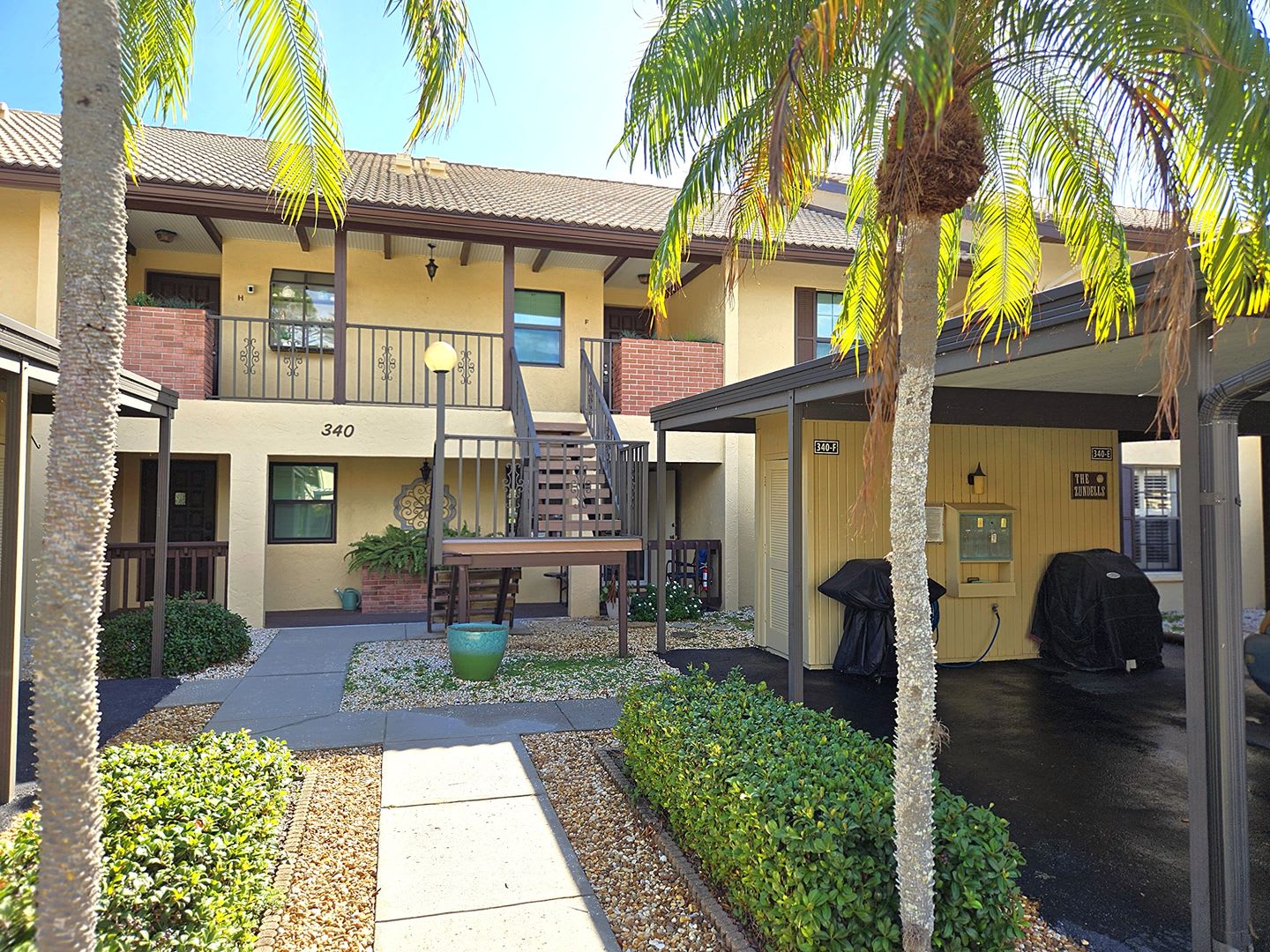 Seasonal Short-Term 2 Bedroom 2 Bathroom Second Floor Condo in Mission Lakes! – photo 1