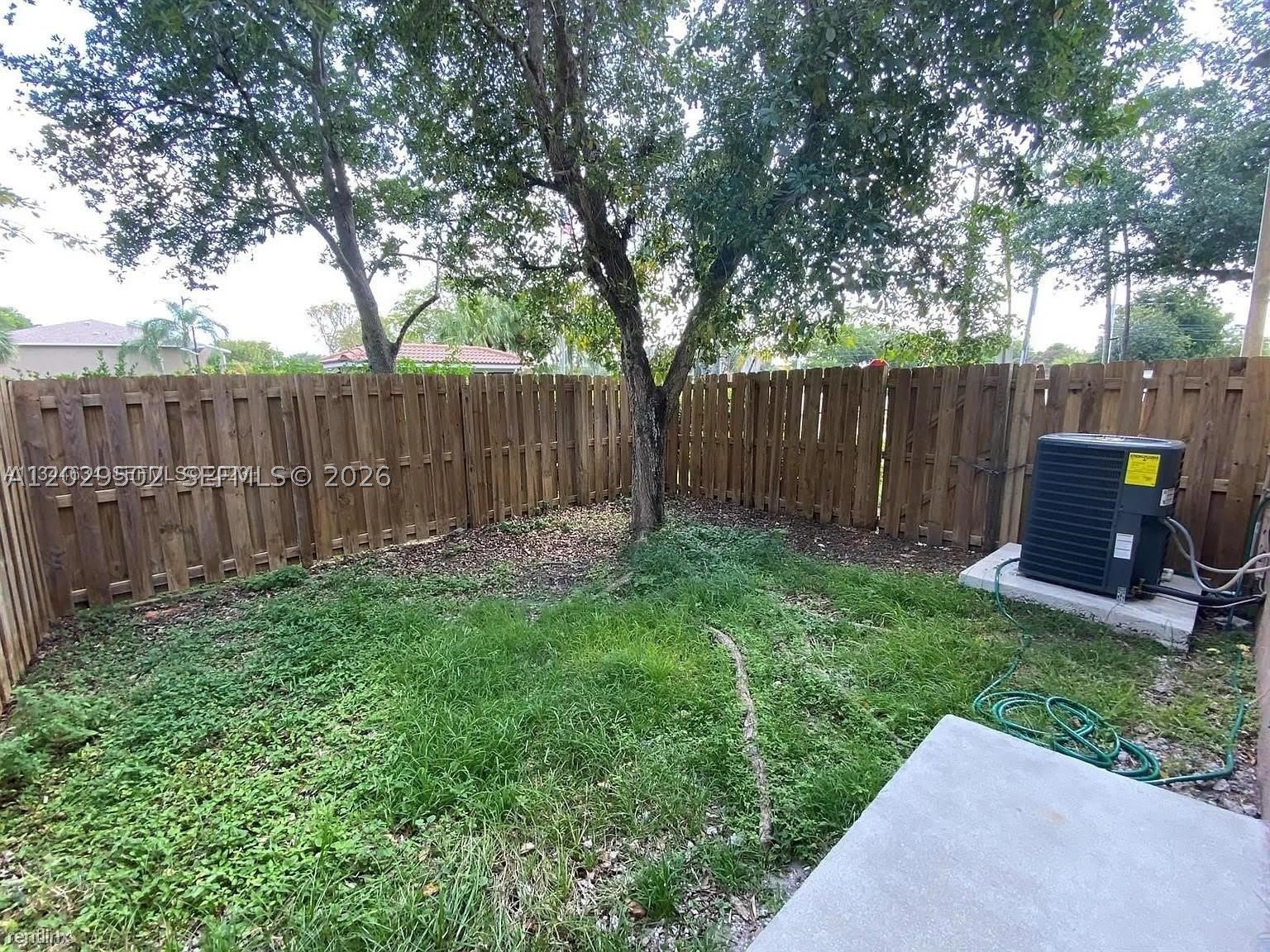 7980 S Southwood Cir – photo 2