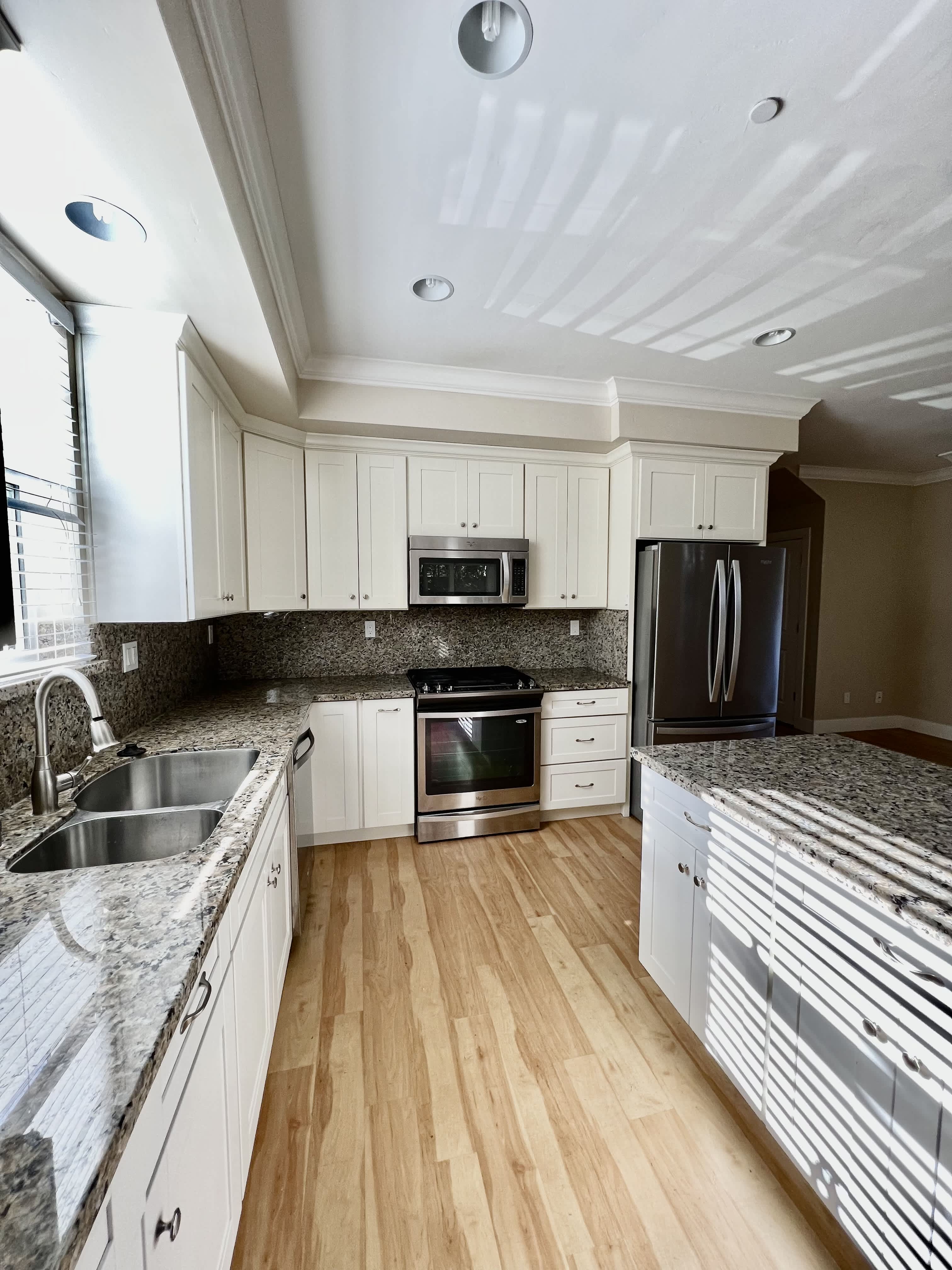 720 Harrison St – photo 4