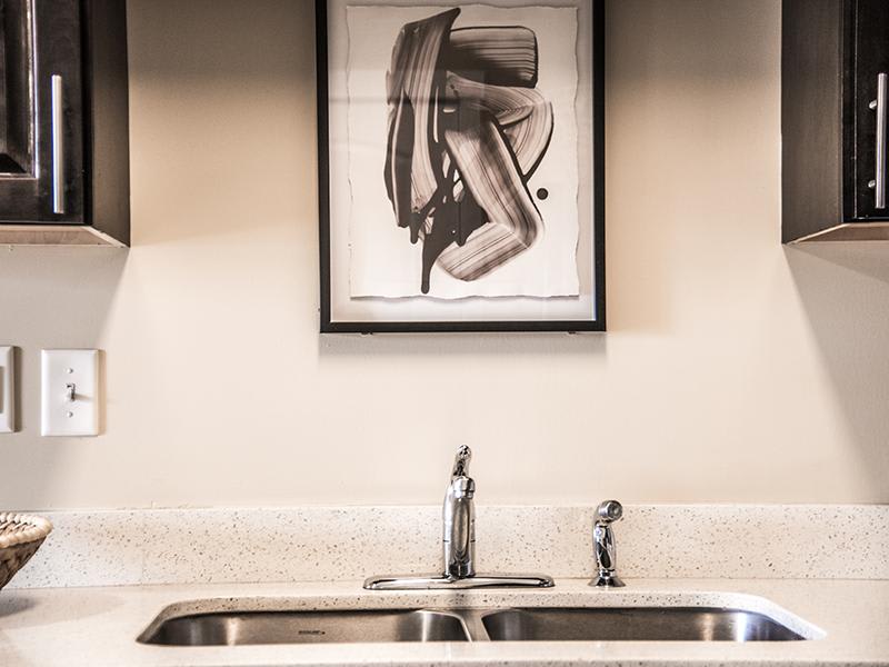 Mission 1 Apartments – photo 2