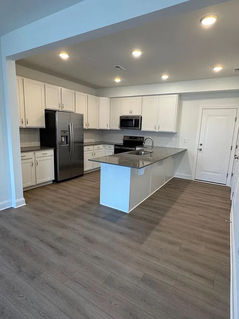 Stunning New Construction 3BD, 2.5BA Cary Townhome-Style Condo with a 1-Car Garage in a Prime Location – photo 5
