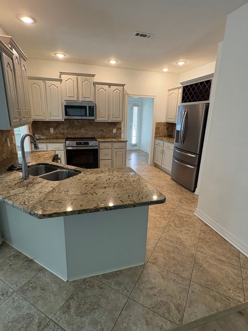 BEAUTIFUL HOME IN GREAT LOCATION! – photo 2