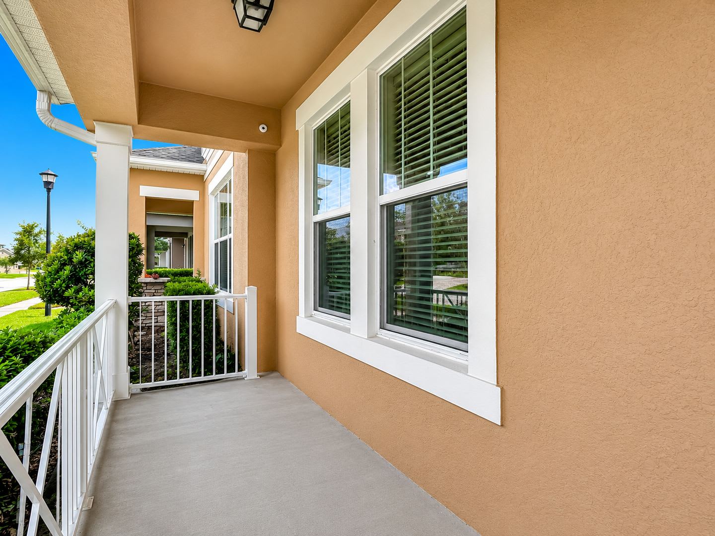 Beautiful 3 Bedroom Townhome With Private Balcony In Guard Gated Tapestry – photo 5