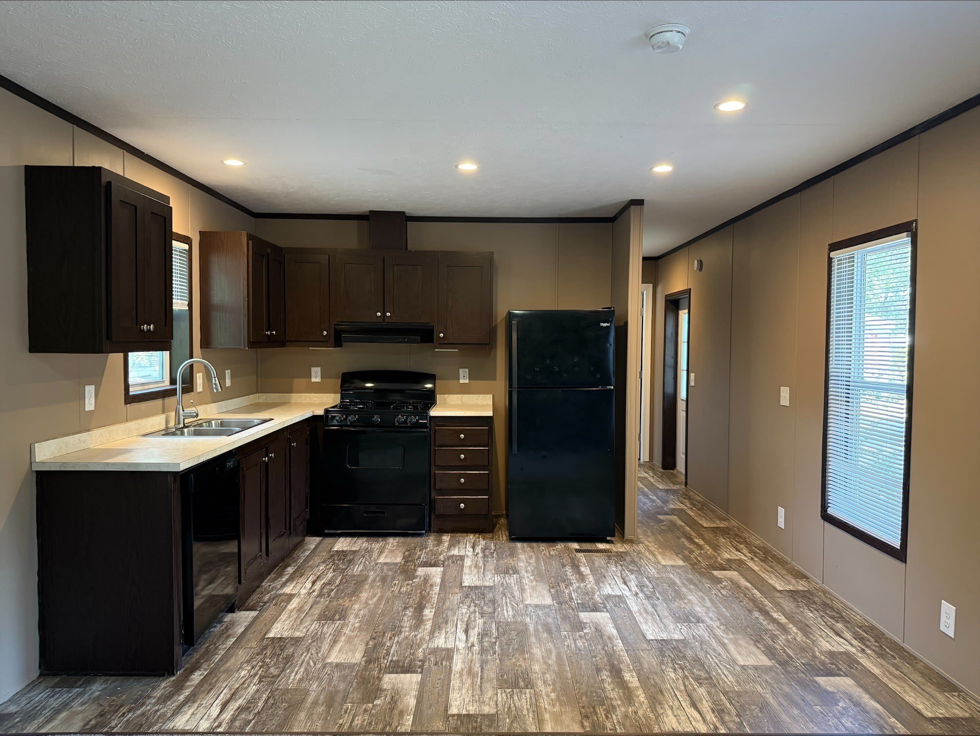 2701 Huizenga St – photo 1
