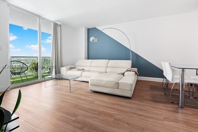 1800 N Bayshore Dr – photo 2