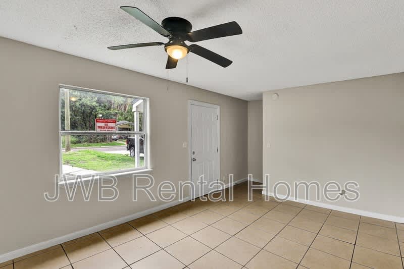 1842 Broadway Ave – photo 4