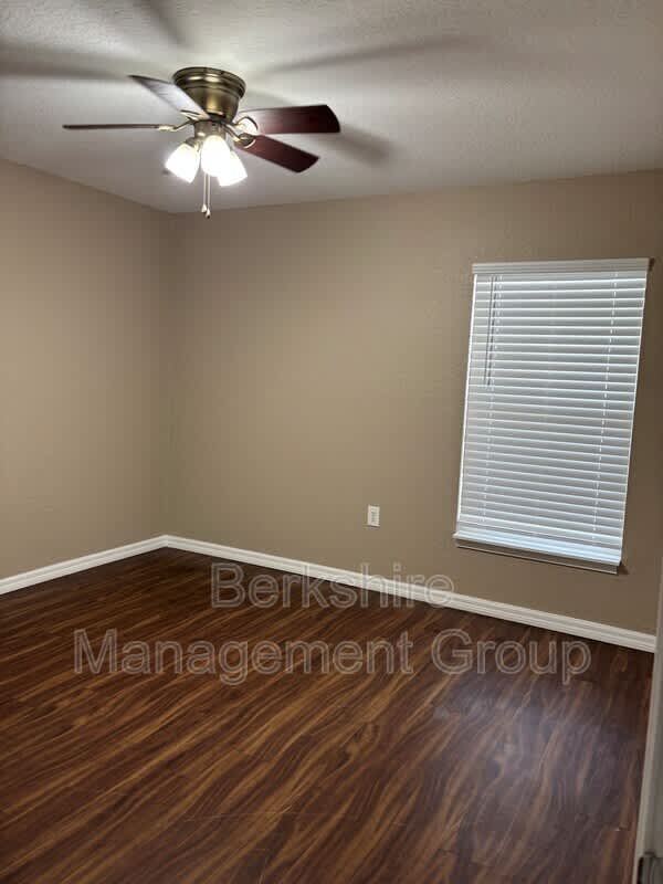 2405 Avenue C Sw – photo 4