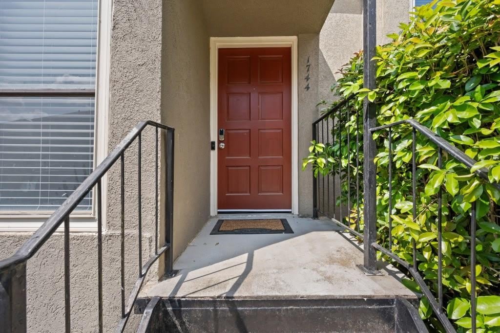1744 Woodcliff Place Ne – photo 2