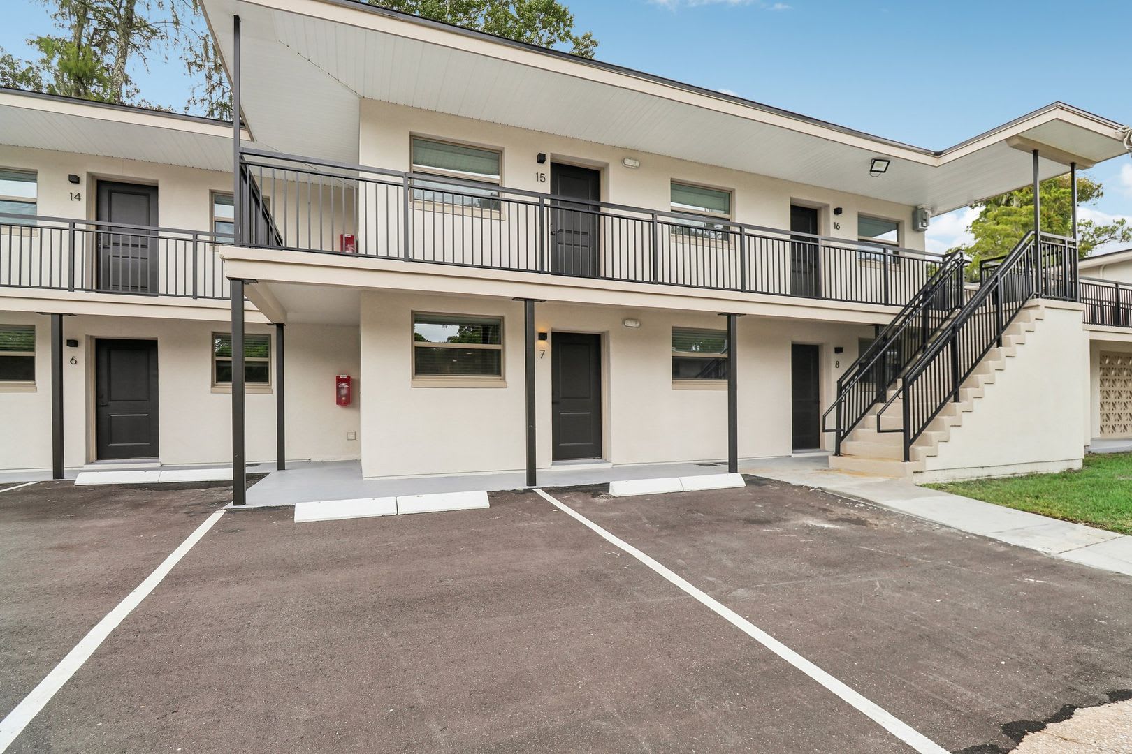 Welcome To San Marco Sq Apartments Now Offering An 18Mo Lease On This 1 Bedroom Apartment In A Vibrant Pet Friendly Community Located Just 1 2 Miles From The Hip And Historic San Marco Square Restaurants Businesses And Boutique Shops – photo 2