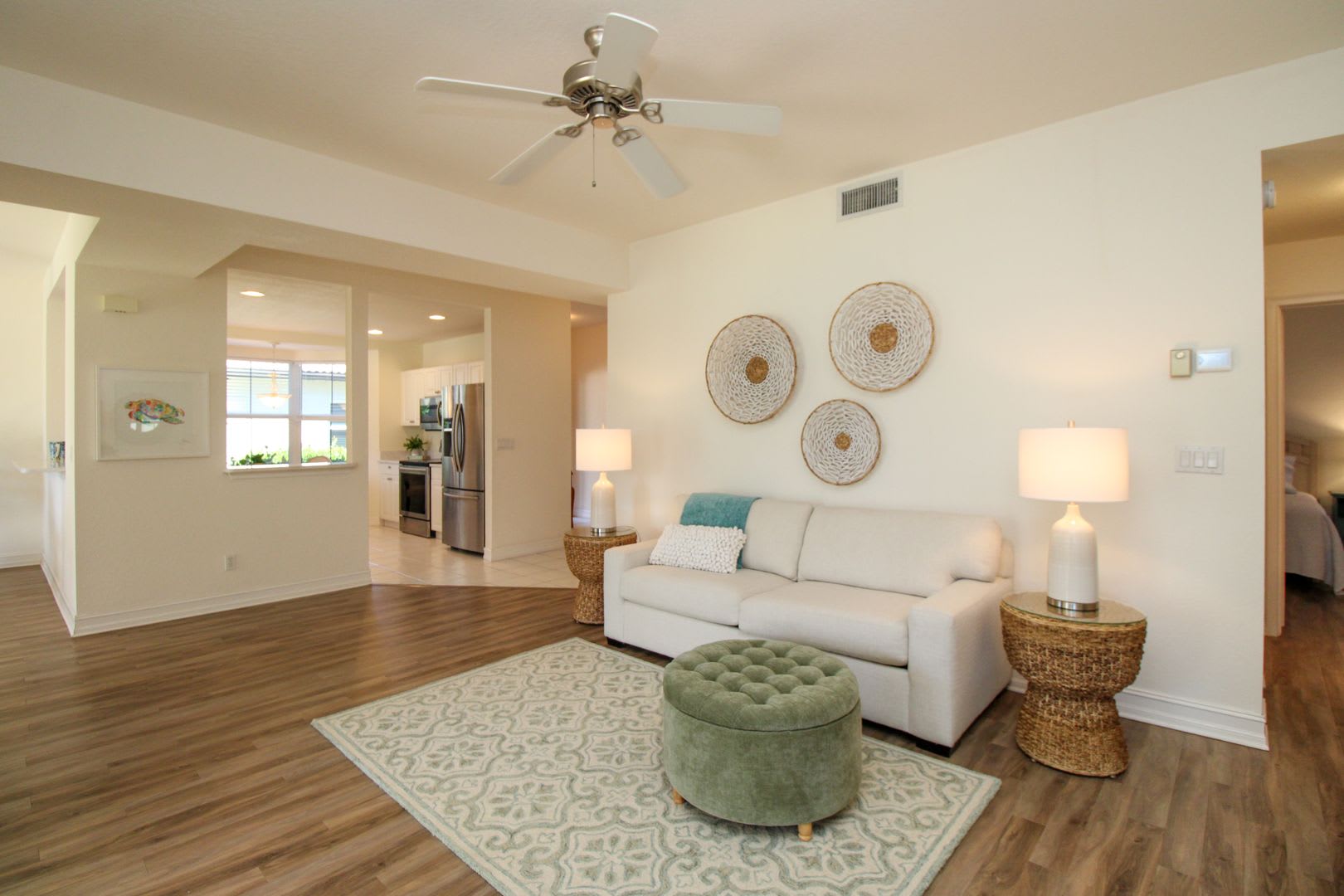 ***FURNISHED SEASONAL RENTAL***DIAMOND LAKE***2+DEN***AVAILABLE*** – photo 1