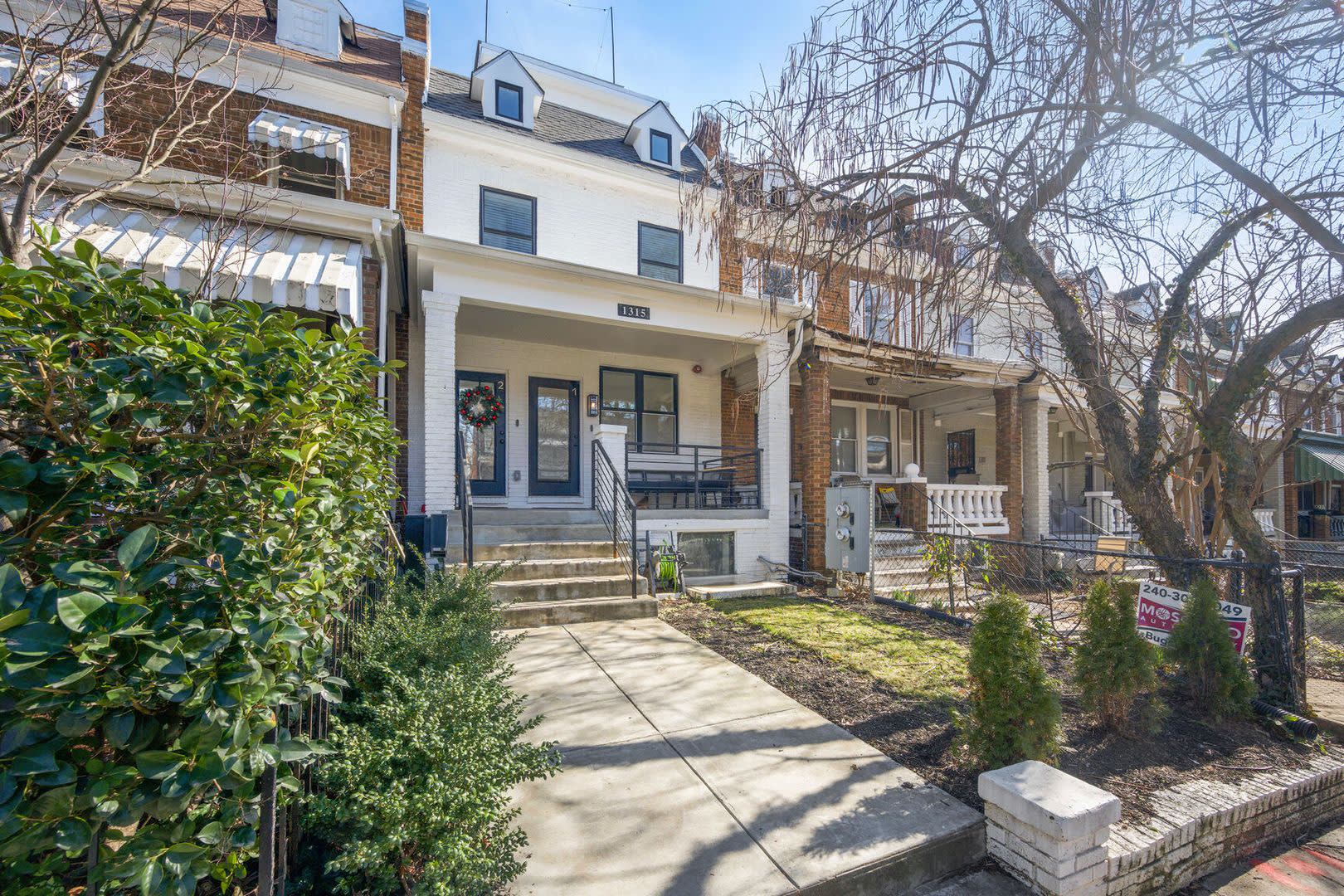 Stunning Contemporary Home Near Union Station with Secured Parking! – photo 2