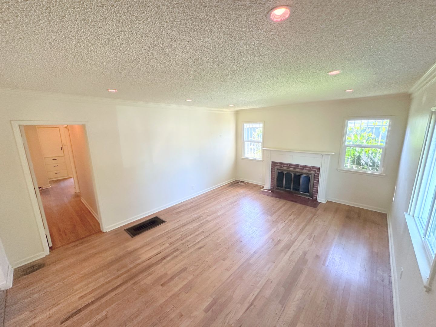 Peaceful Living in Mar Vista Home w/ Spacious Backyard! – photo 3