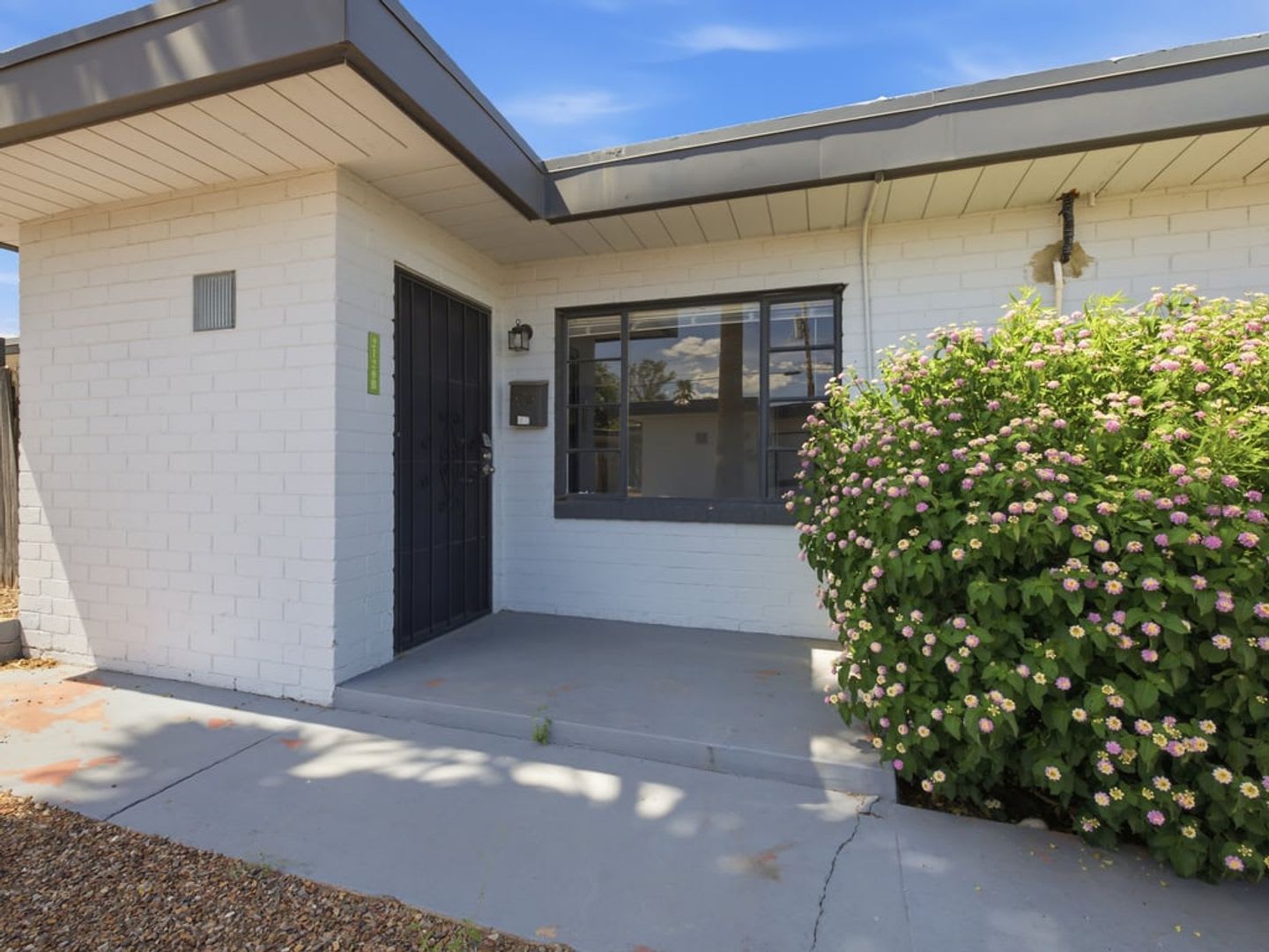 2 Bedroom 1 Bathroom – photo 2