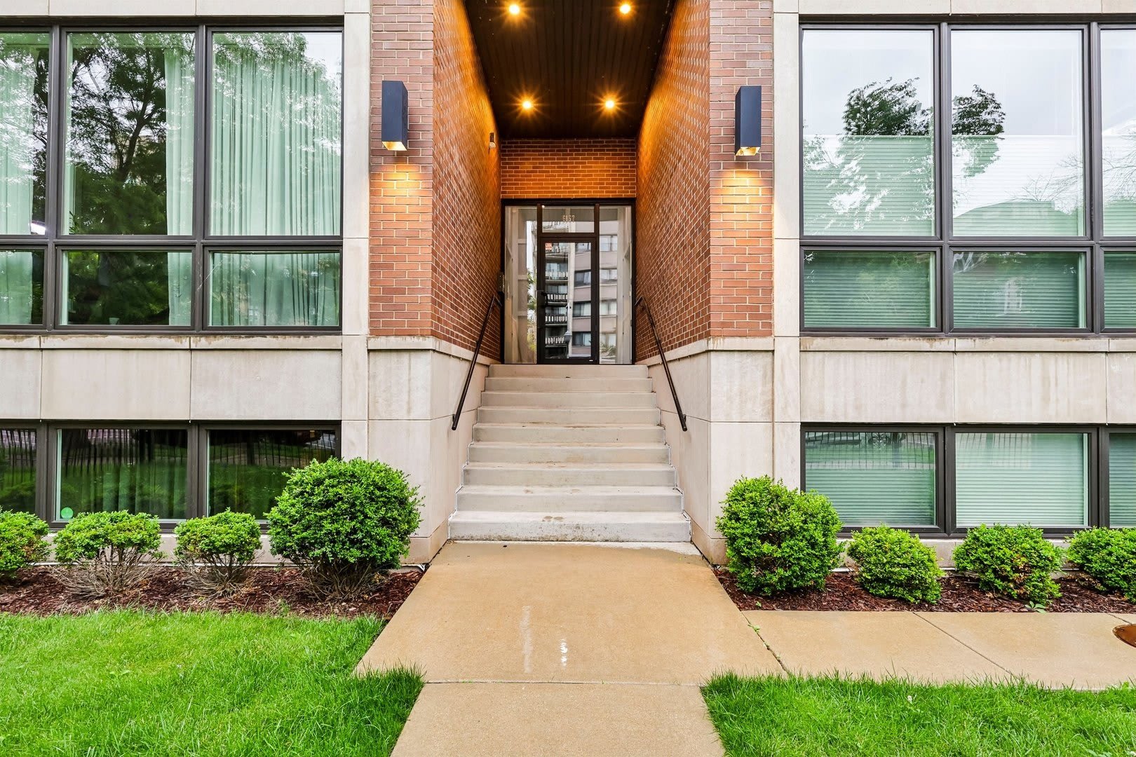 6157 N Kenmore Avenue – photo 2