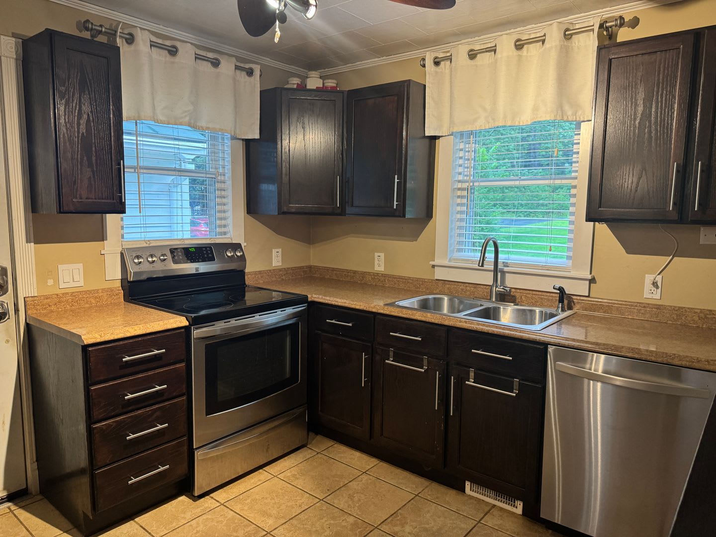 2 Bedroom with one car garage – photo 2