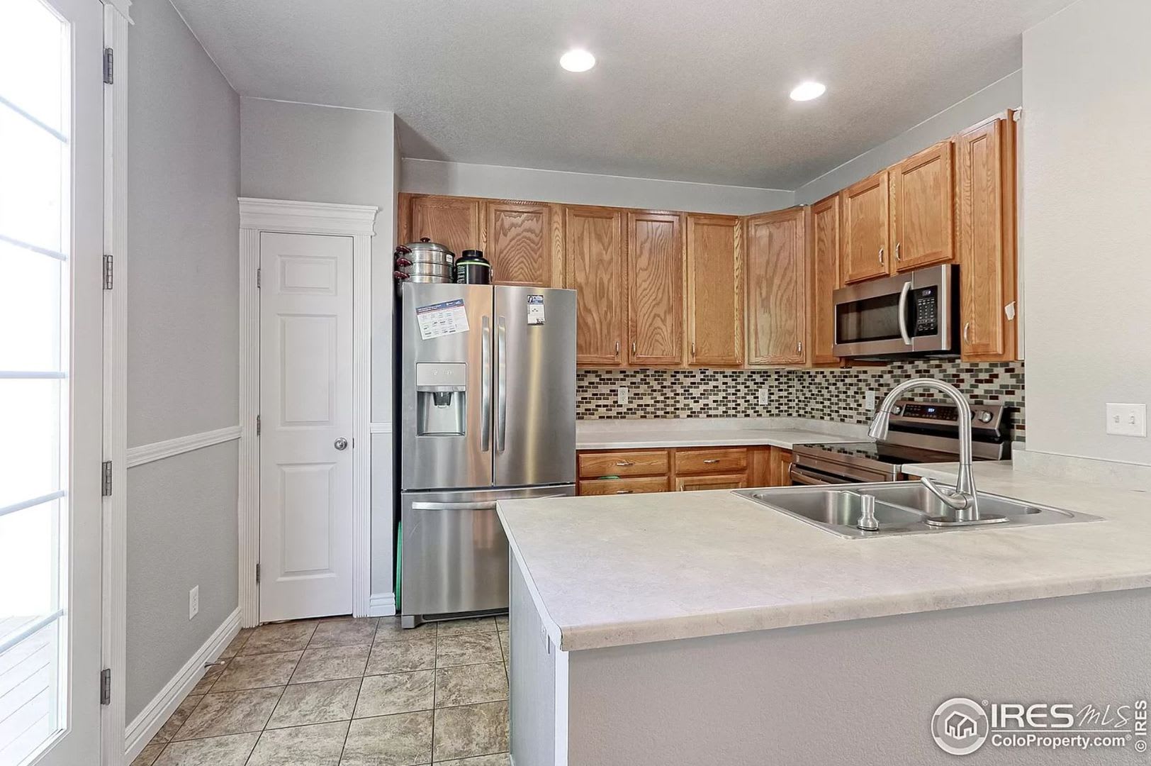 Must see paired home in Coal Creek – photo 2