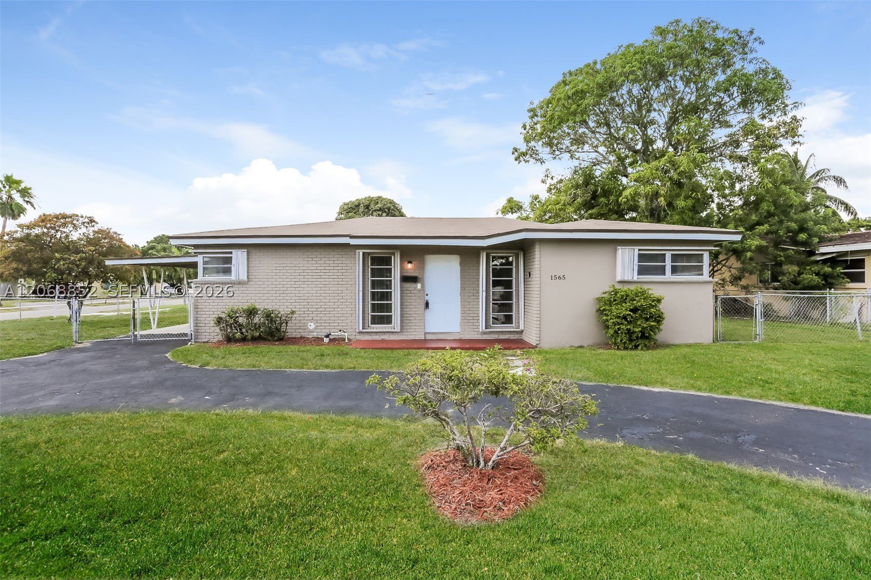1565 NW 6th Ave – photo 1