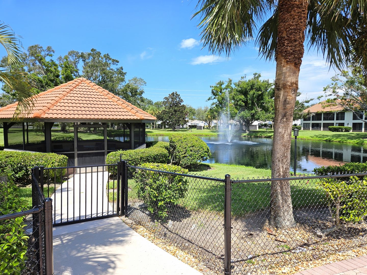 Furnished Annual 2 Bed 2 Bath 2Nd Floor Condo Centrally Located To All Of Venice And Venice Island Golf Course Views Assigned Covered Parking And Includes Cable Internet Water Sewer – photo 4