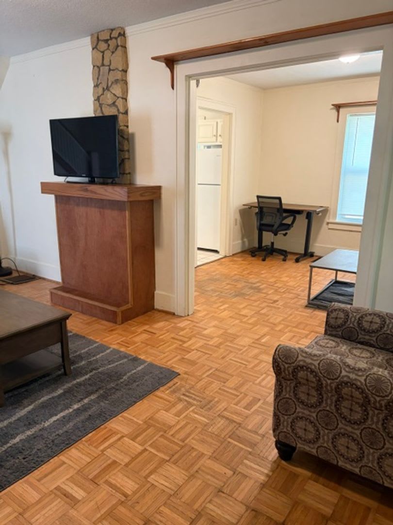 4 Bedroom, 2 Bathroom House – photo 3